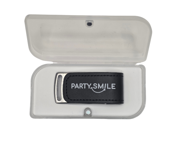 Partysmile USB-Stick Schwarzer USB-Stick mit „PARTY-SMILE“ in einem transparenten Gehäuse.